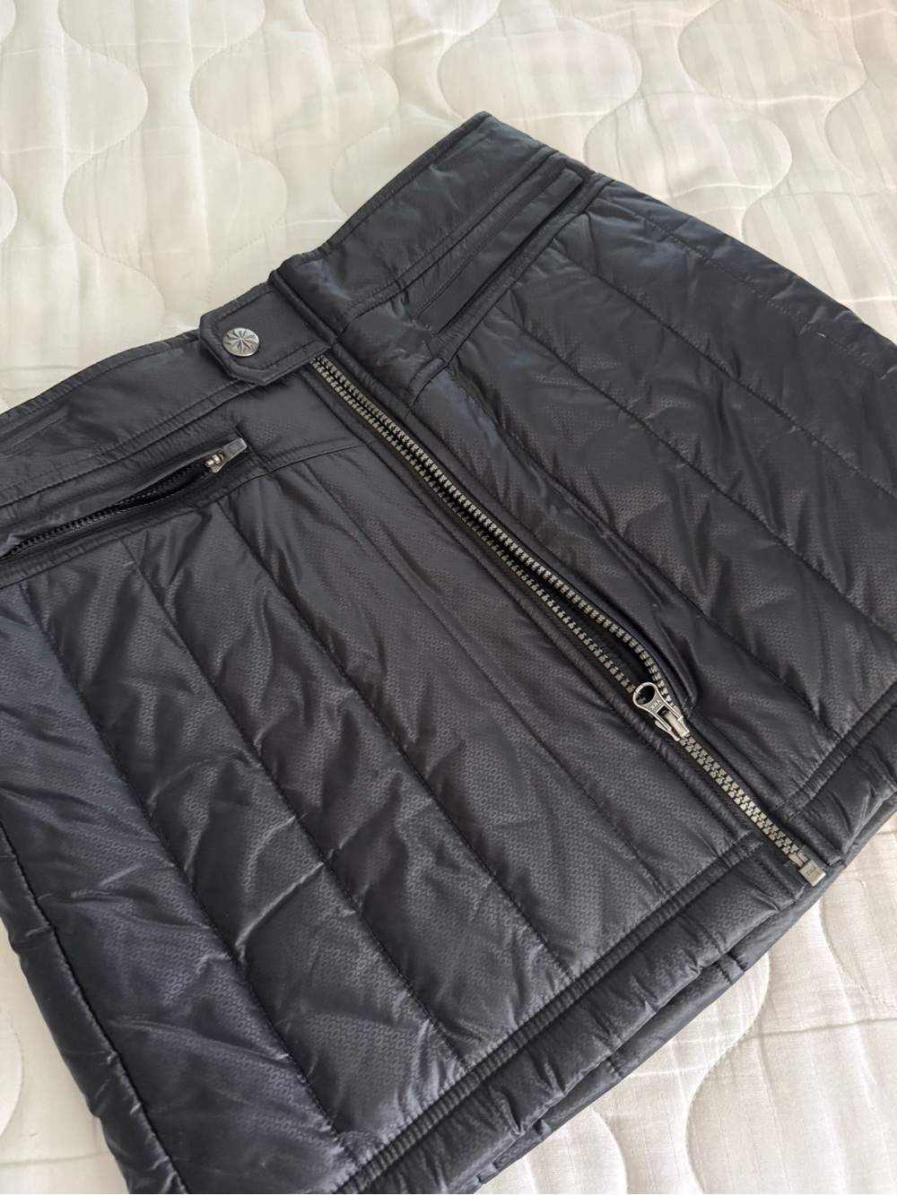 Athleta Black Quilted Mini Skirt with Front Zip size 4